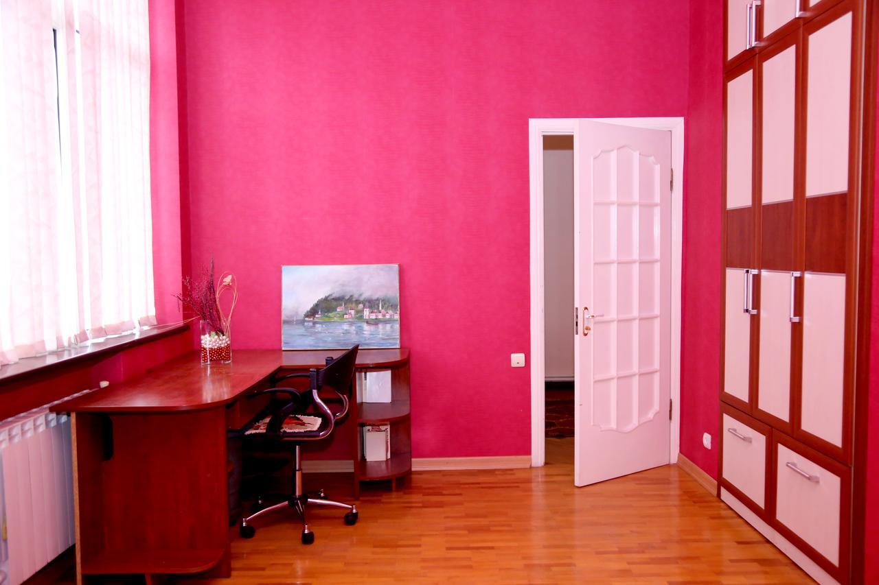 Apartment On 11 Amiryan Street เยเรวาน ภายนอก รูปภาพ