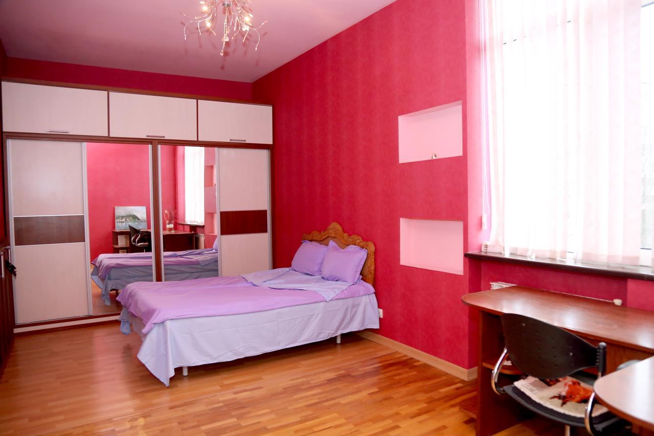 Apartment On 11 Amiryan Street เยเรวาน ภายนอก รูปภาพ